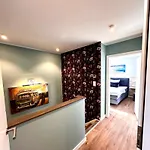 Summergreen Apartment