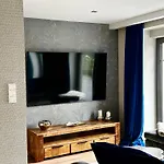 Summergreen Apartment