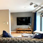 Summergreen Apartment *