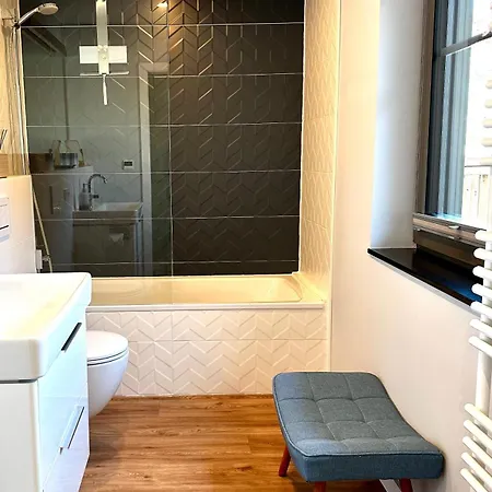 Summergreen Apartment