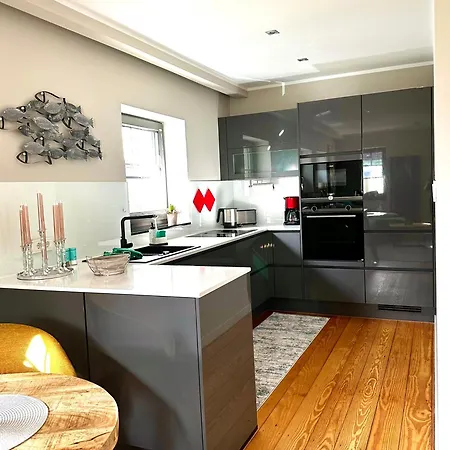 Summergreen Apartment *