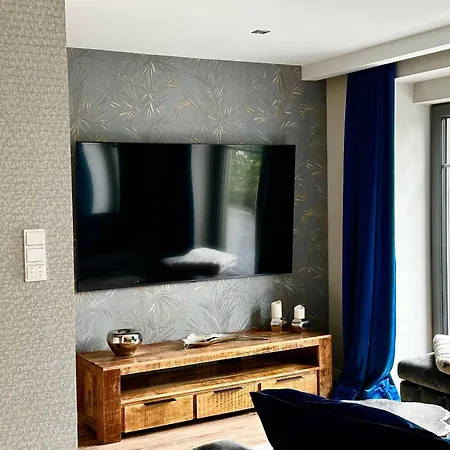 Summergreen Apartment