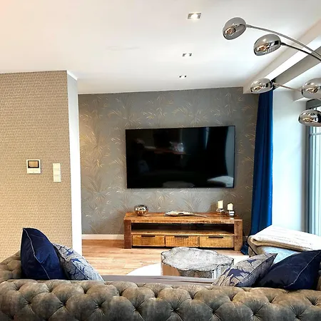 Summergreen Apartment *